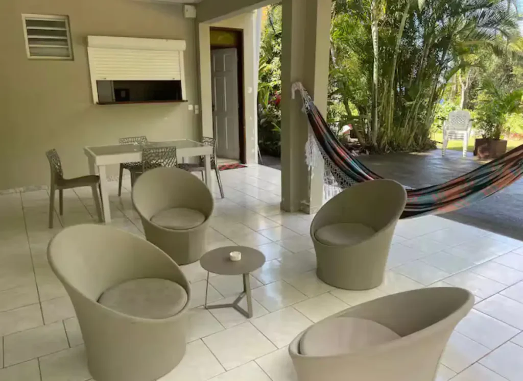 Grande véranda au Bas de villa couleuvre à Deshaies en Guadeloupe