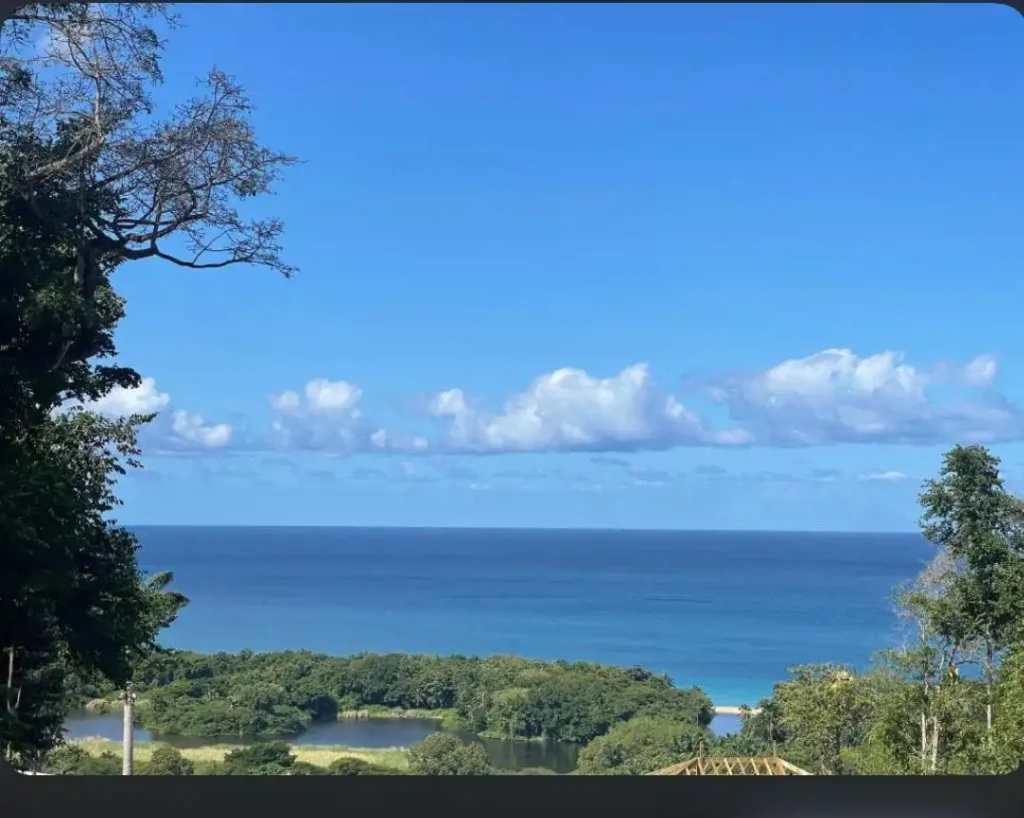 La Vue mer depuis le Bas de Villa Couleuvre à Deshaies Guadeloupe