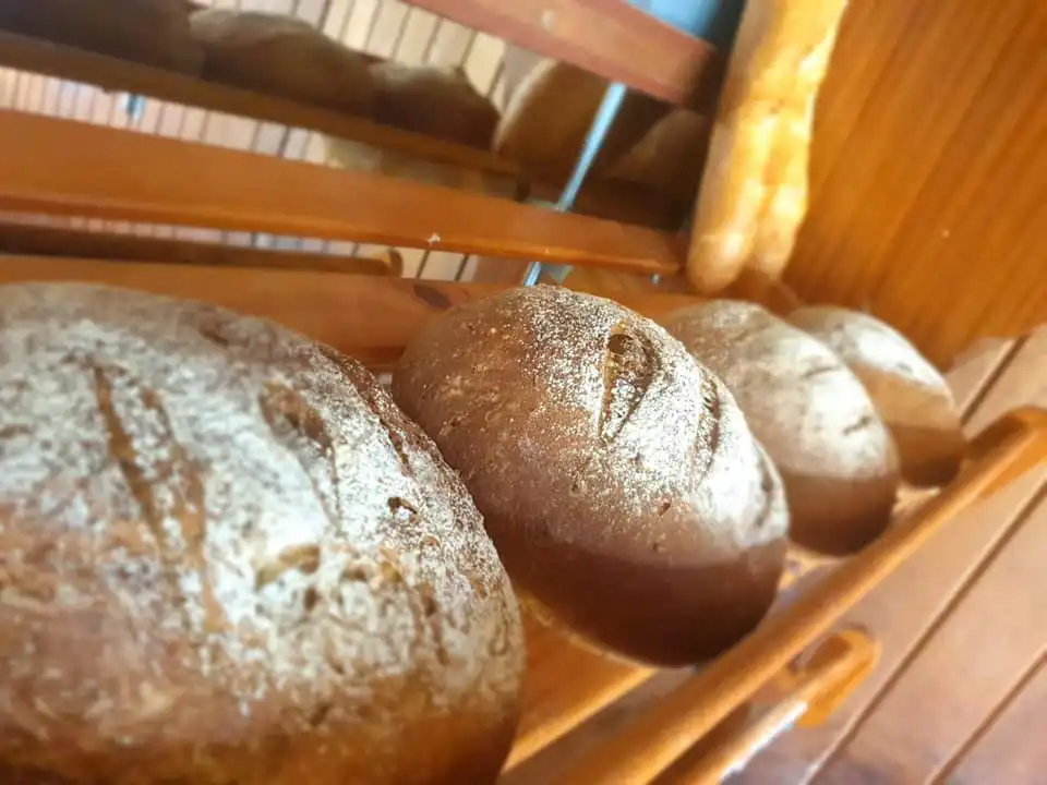 Pains frais à la Boulangerie & Pâtisserie artisanale Gallet à Deshaies Guadeloupe
