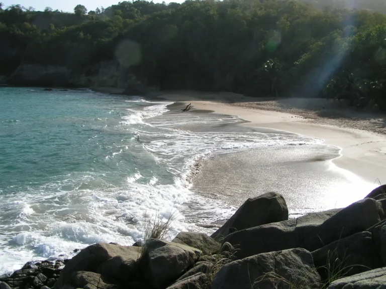 Vue depuis les rochers de la Plage de l'Anse Tillet Deshaies Guadeloupe