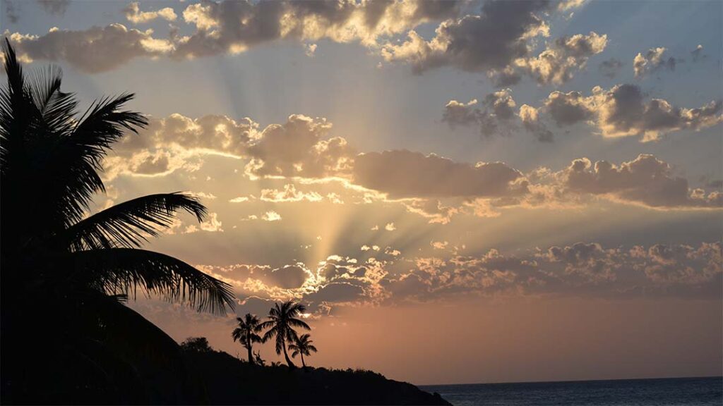 Coucher de soleil sur la Plage de Rifflet Deshaies Voyage France Guadeloupe