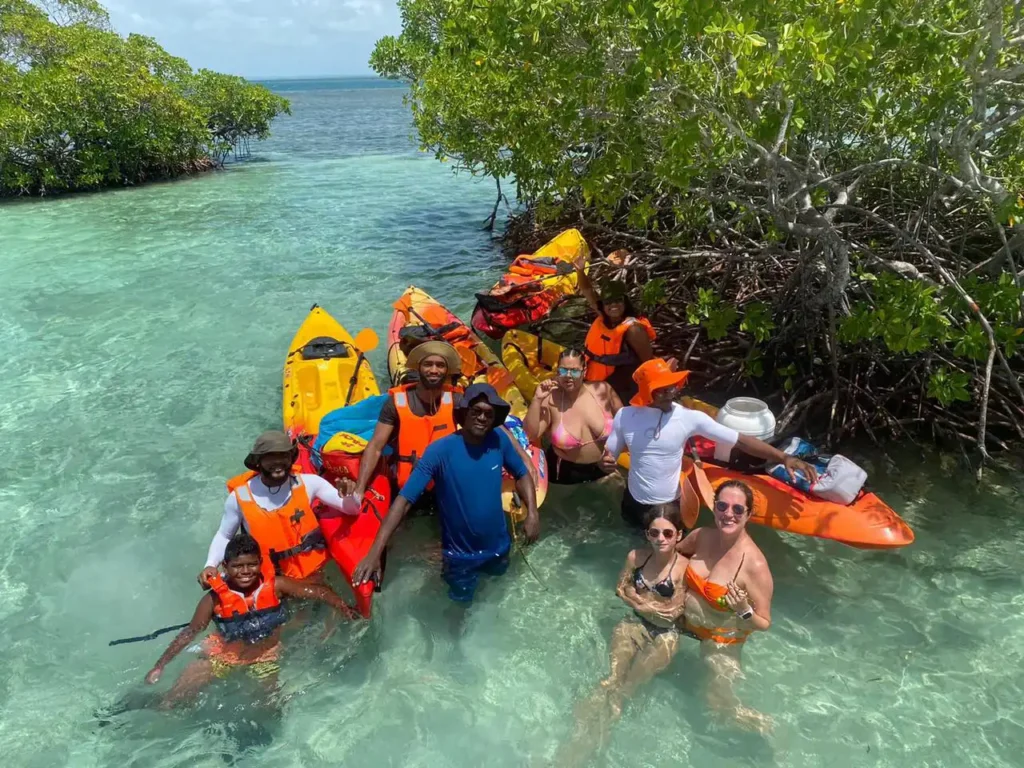 Groupe de vacanciers en visite Ilet La Biche avec Kayak An Nou Sainte-Rose Guadeloupe