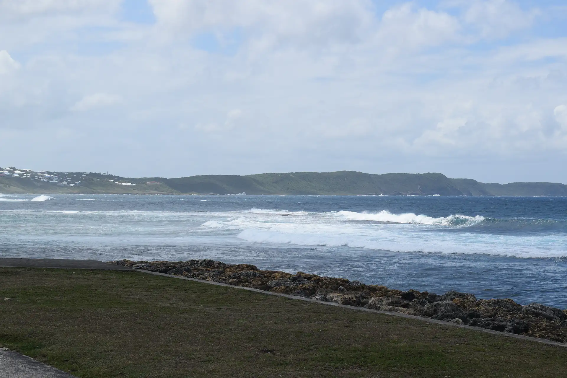 La mer assez agitée coté Atlantique Le Moule Guadeloupe
