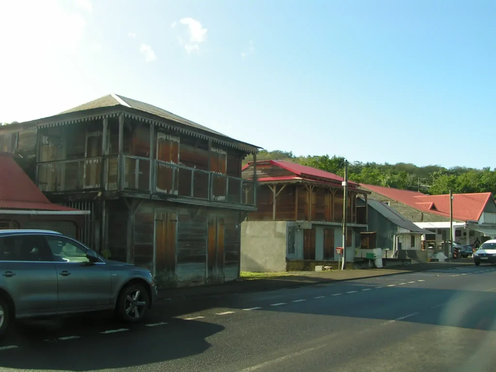 Les cases de la rue du quartier Ferry à Deshaies Guadeloupe