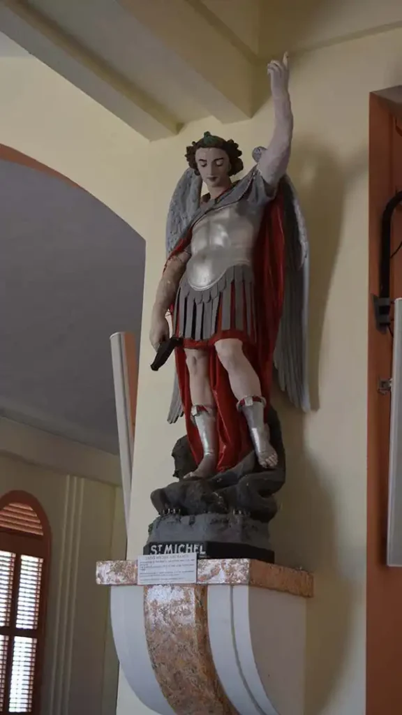 L'intérieur de l'Eglise Sainte-Anne en Guadeloupe