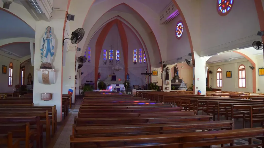 L'intérieur de l'Eglise Sainte-Anne en Guadeloupe