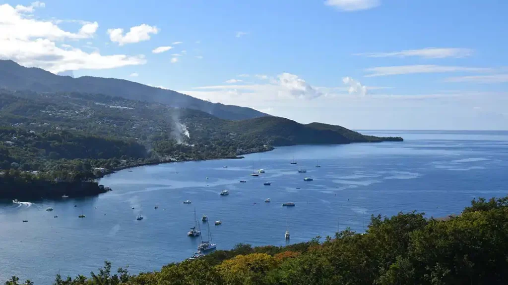 Vue de Bouillante Guadeloupe depuis la route qui mène à Pointe-Noire