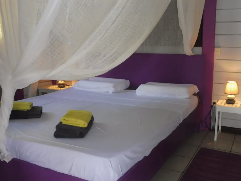 Chambre parentale du gîte Ravin La Acomat Bellevue Pointe-Noire Guadeloupe