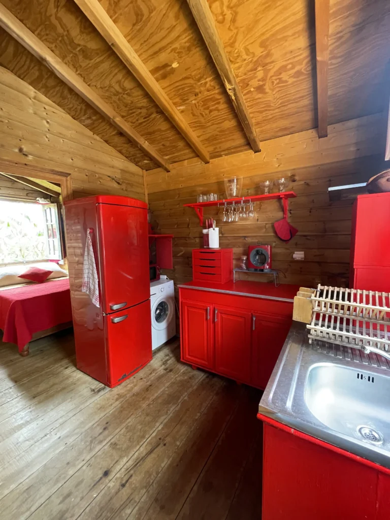 Cuisine équipée du Gîte Flamboyant - Gîtes du Cocon à Sainte-Rose Guadeloupe