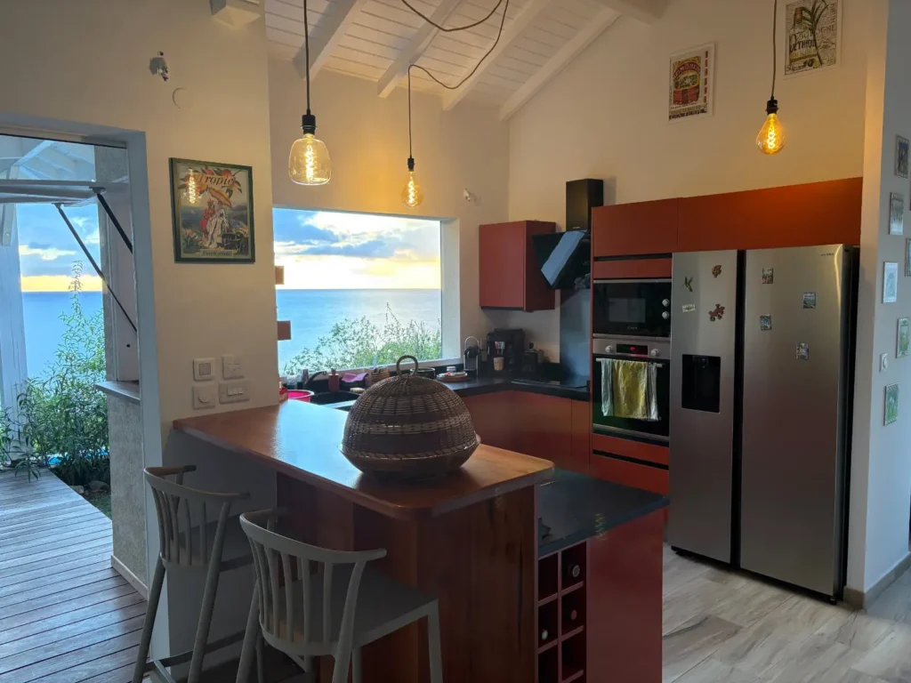 Cuisine moderne et entièrement équipée à la Villa Ti'Kawet Pointe-Noire Guadeloupe