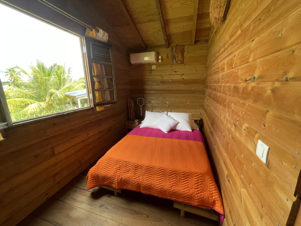 Deuxième chambre de L'oiseau du Paradis - Gîte du Cocon Sainte-Rose Guadeloupe