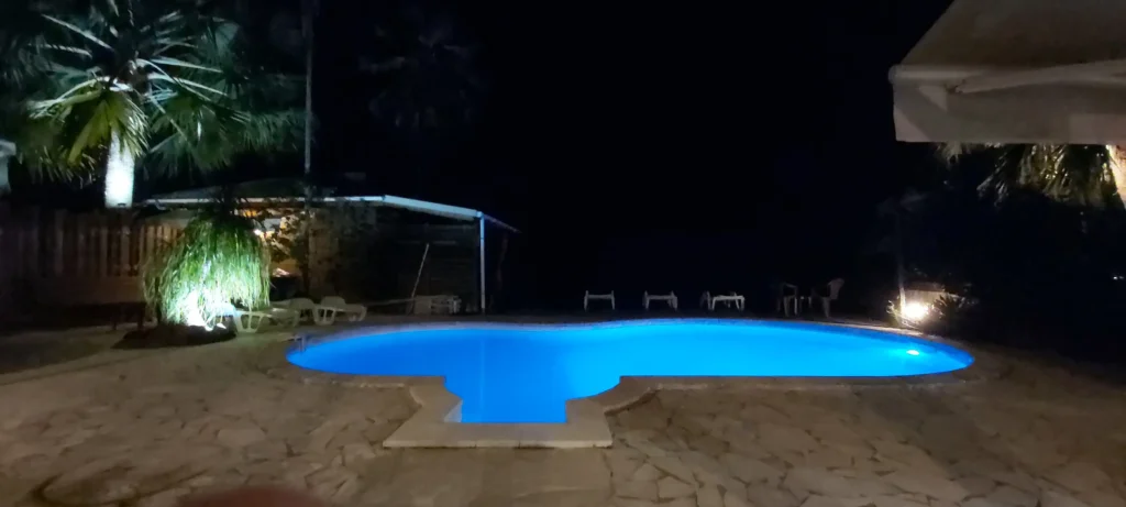 Eclairage nocturne de la piscine Kaz Anne Pointe-Noire Guadeloupe