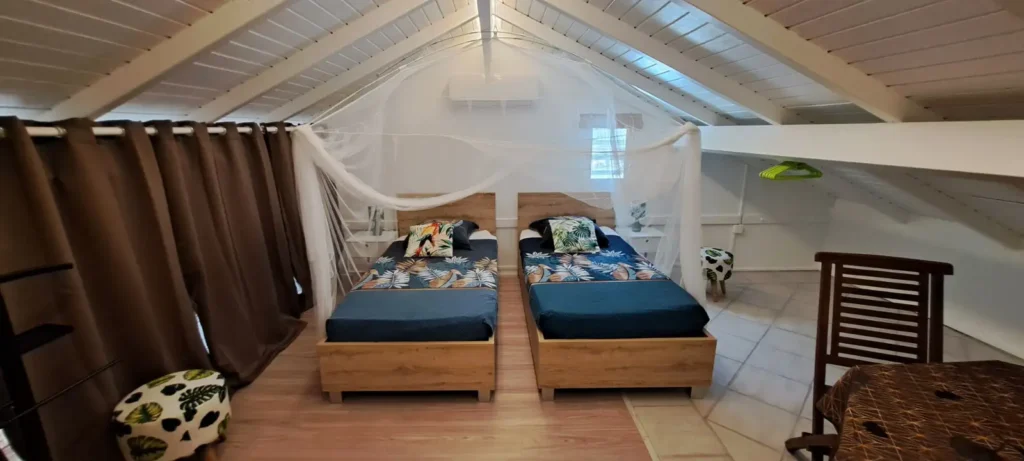 La chambre à l'étage de La Kaz à Thomy Pointe-Noire Guadeloupe
