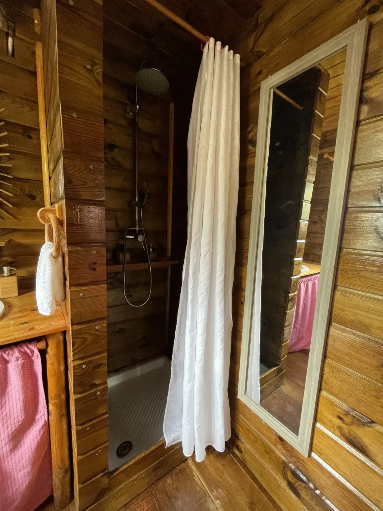 La douche de Rose de Porcelaine - Gîtes du Cocon Sainte-Rose Guadeloupe