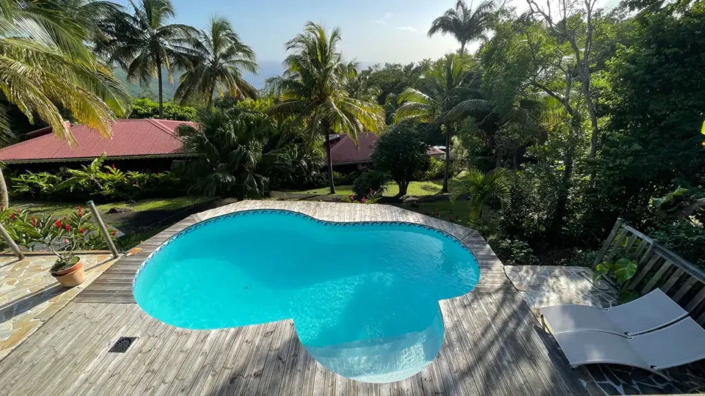La piscine des gîtes Acomat Bellevue Pointe-Noire Guadeloupe