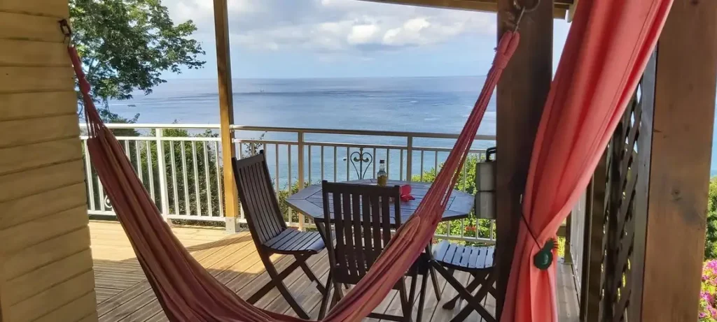 La terrasse du Bungalow Ti Nid chez kazAnne Pointe Noire Guadeloupe