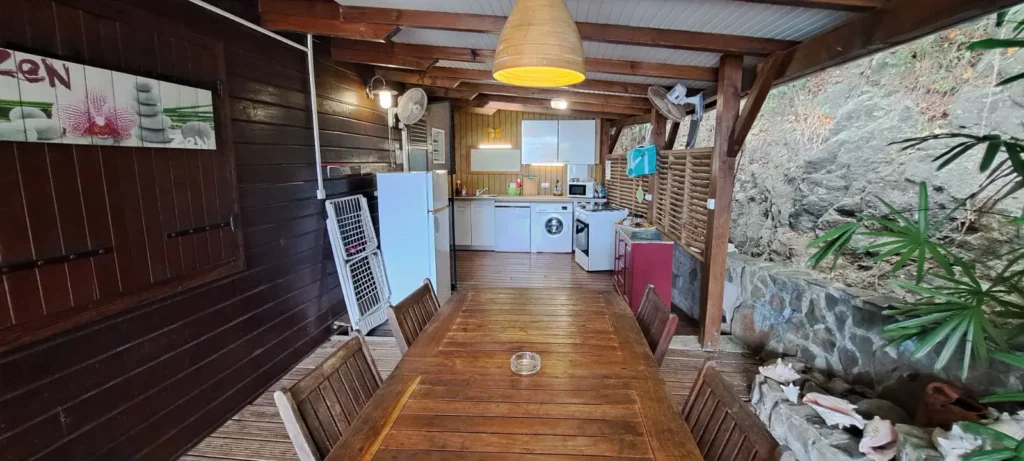 Cuisine équipée et coin repas Le Studio kazAnne Pointe Noire Guadeloupe