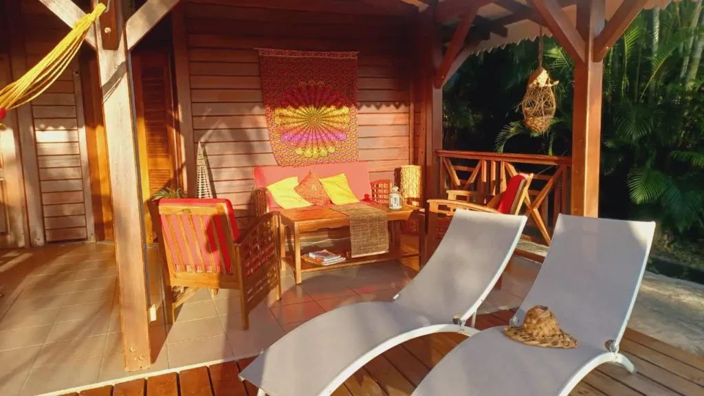 Le salon extérieur du gîte Ravin La Acomat Bellevue Pointe-Noire Guadeloupe