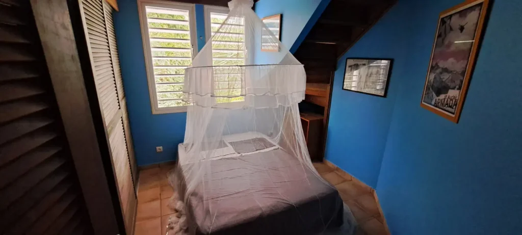 L'une des chambres au rez de jardin à la Villa Secret Garden Pointe-Noire Guadeloupe