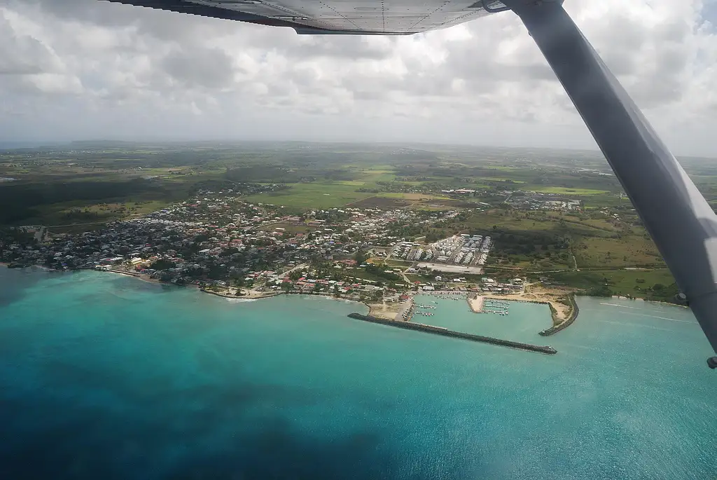 Vue aérienne de Port-Louis Guadeloupe par Jean-Yves-Guilloteau (survol-de-France)