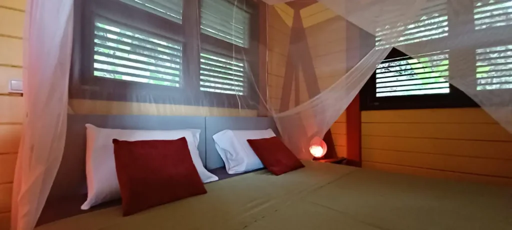 Première chambre du Bungalow Gwo-Roch Acomat Bellevue Pointe-Noire Guadeloupe