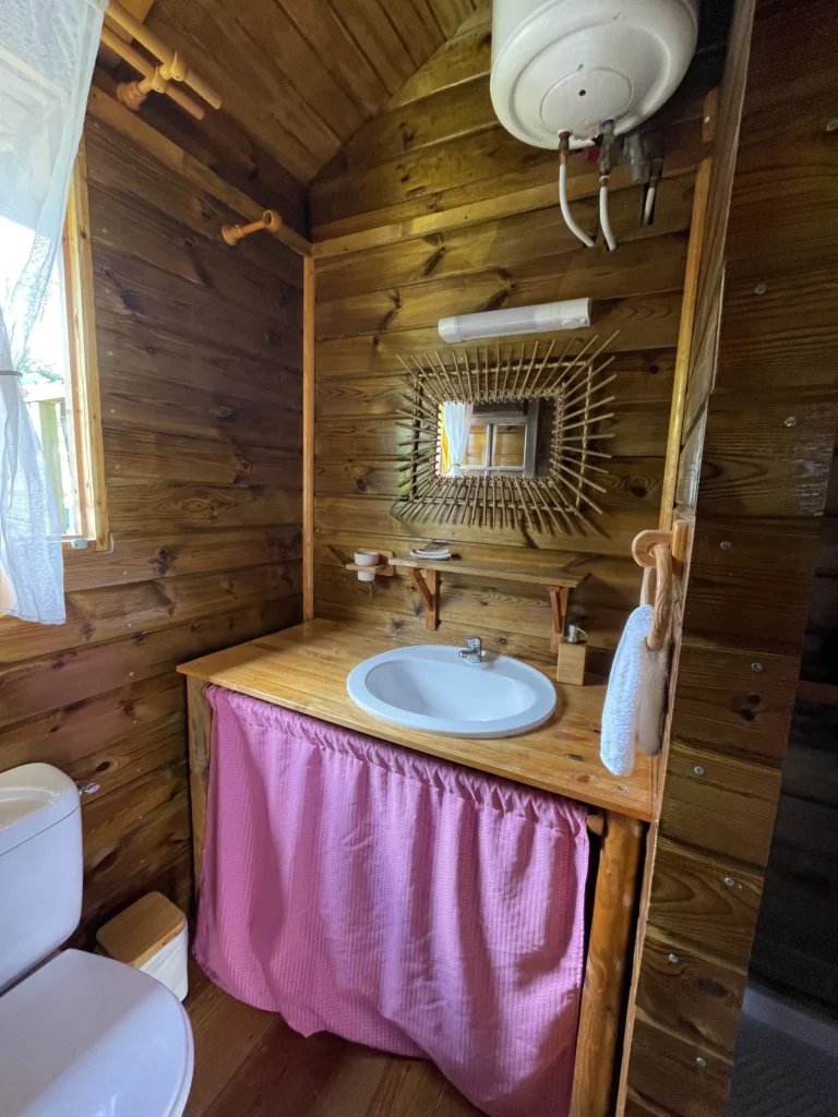 Salle d'eau de Rose de Porcelaine - Gîtes du Cocon Sainte-Rose Guadeloupe