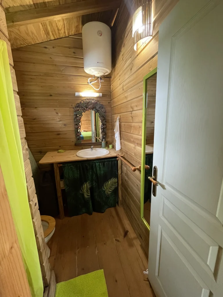 Salle d'eau du Gîte Citronnelle - Les Gîtes du Cocon à Sainte-Rose Guadeloupe