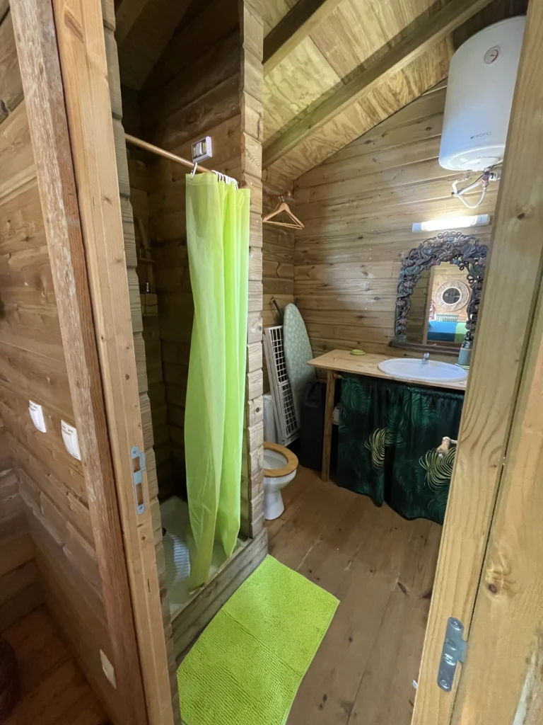 Salle d'eau du Gîte Citronnelle - Les Gîtes du Cocon à Sainte-Rose Guadeloupe