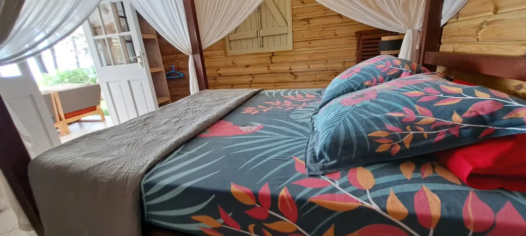 Une chambre de La Kaz à Thomy Pointe-Noire Guadeloupe
