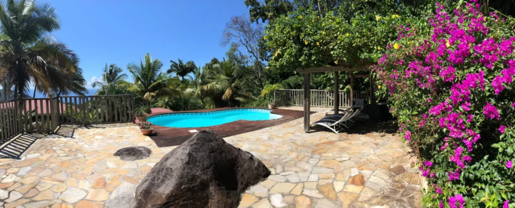 Vue mer et piscine Gites Acomat Bellevue Pointe-Noire Guadeloupe