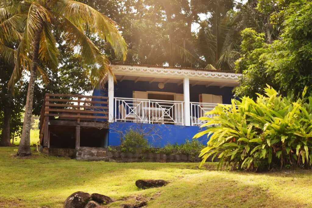 Bungalow Azur ensoleillé Habitation Pineau Deshaies Guadeloupe