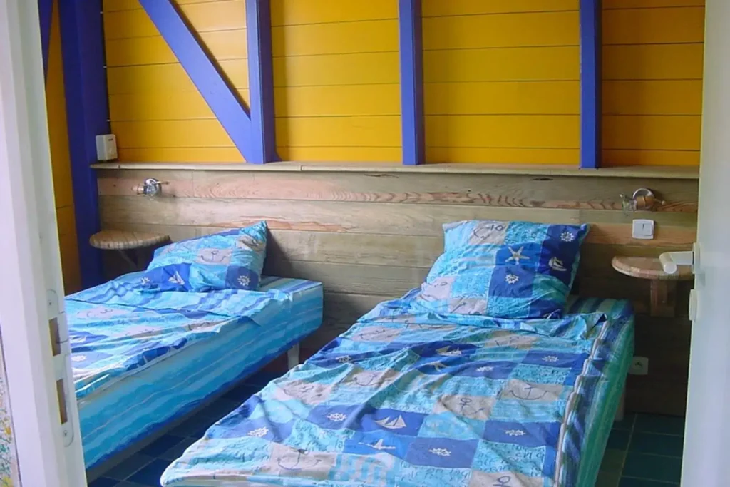 Chambre avec 2 lits simples Villa Ti Kaz Habitation Pineau à Deshaies Guadeloupe