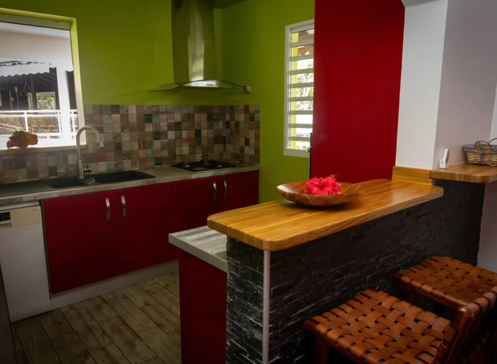 La cuisine équipée Gîte Alamanda Le Berceau de Moïse Le Lamentin Guadeloupe