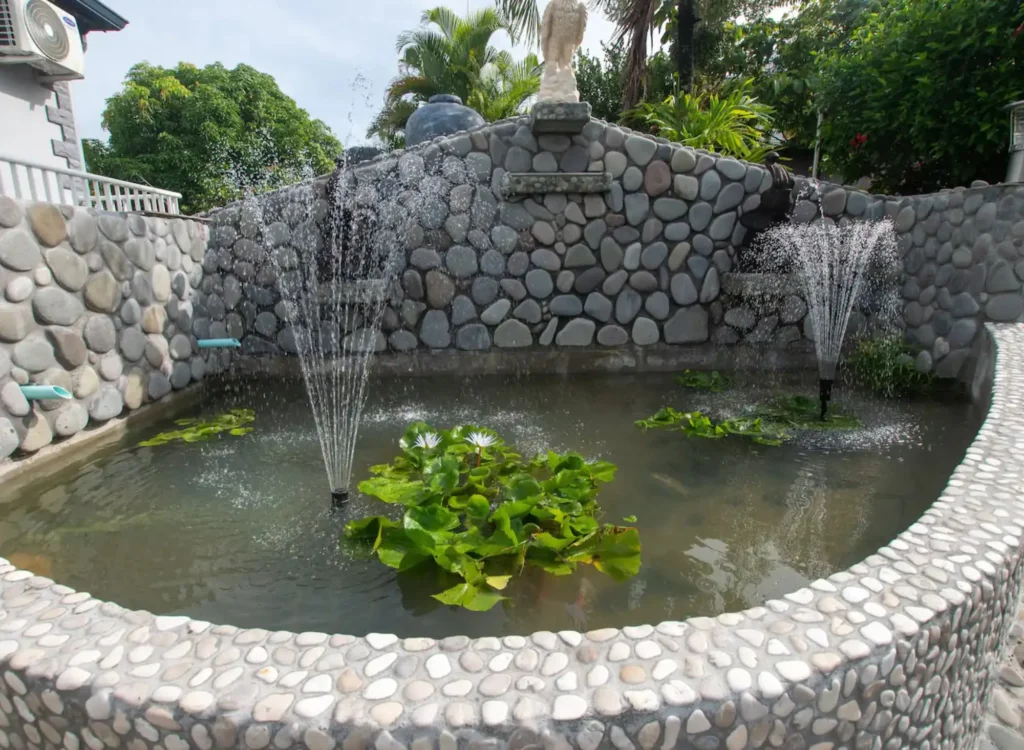 La fontaine du jardin paysager Domaine du Berceau de Moïse Le Lamentin Guadeloupe