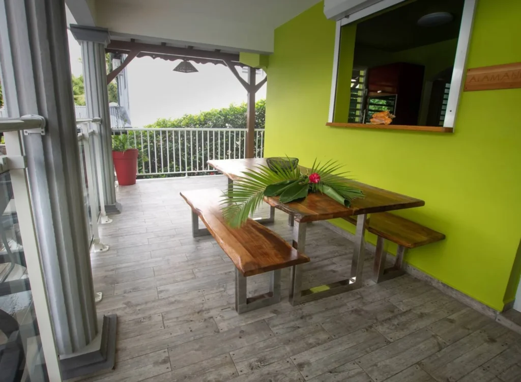 La terrasse Gîte Alamanda Le Berceau de Moïse Le Lamentin Guadeloupe