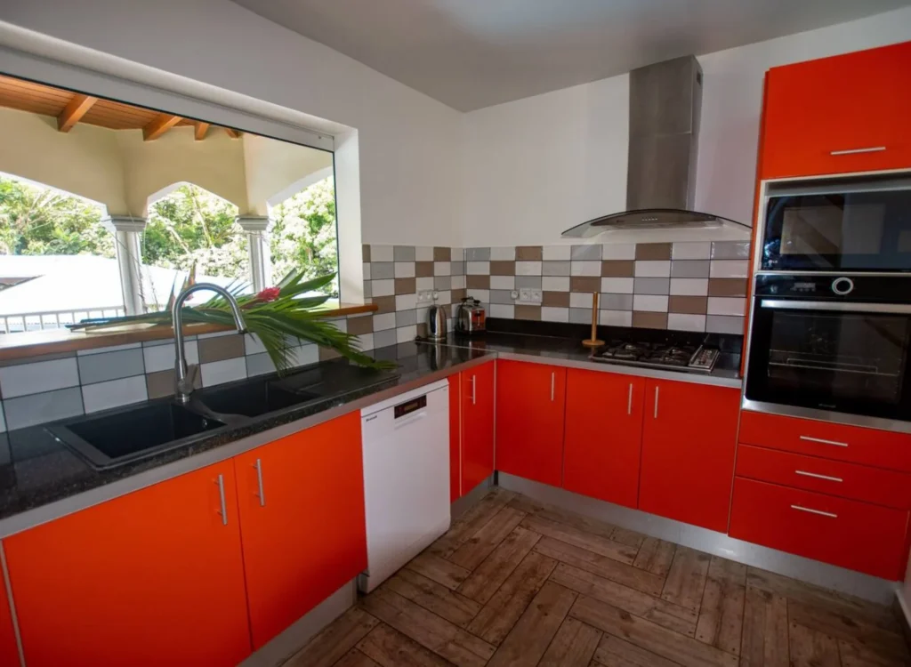 Cuisine entièrement équipée Gîte Le Balisier Au berceau de Moïse Le Lamentin Guadeloupe