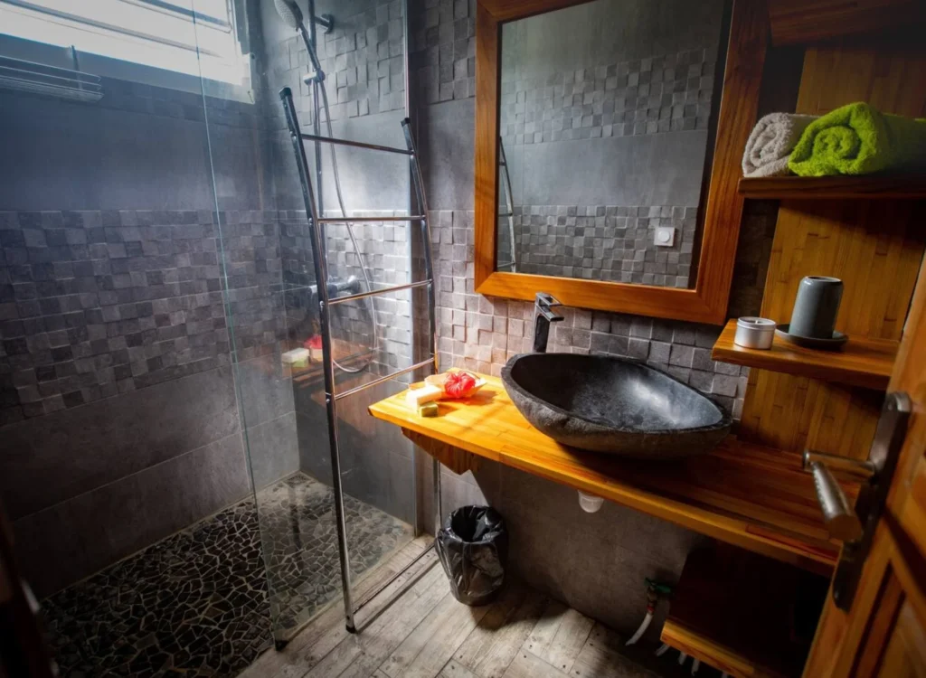 Deuxième salle d'eau Gîte Le Balisier Au berceau de Moïse Le Lamentin Guadeloupe