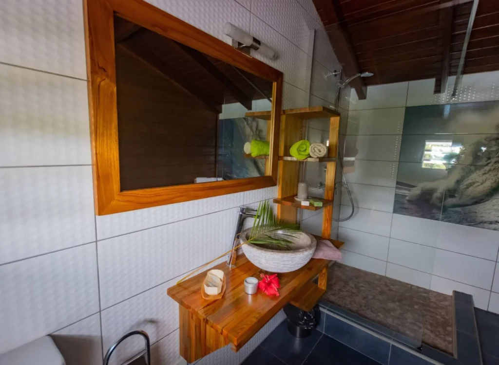 Première salle d'eau Gîte Le Balisier Au berceau de Moïse Le Lamentin Guadeloupe