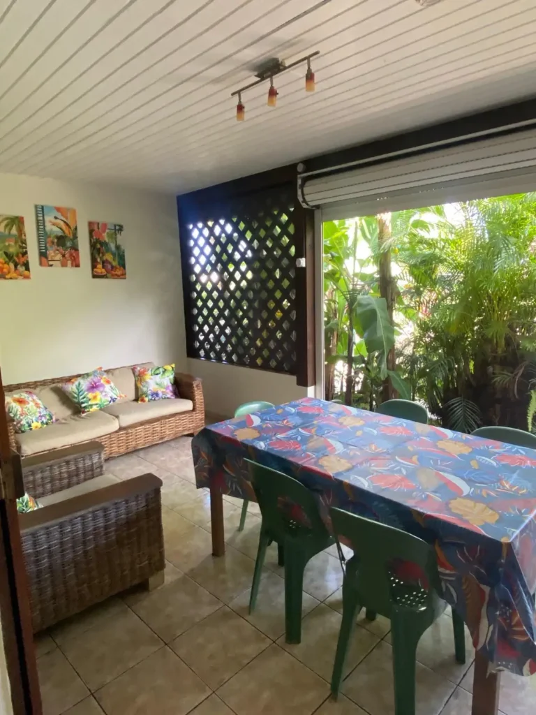 Le salon aux Bungalows de la Villa Bagatelle à Sainte-Rose Guadeloupe