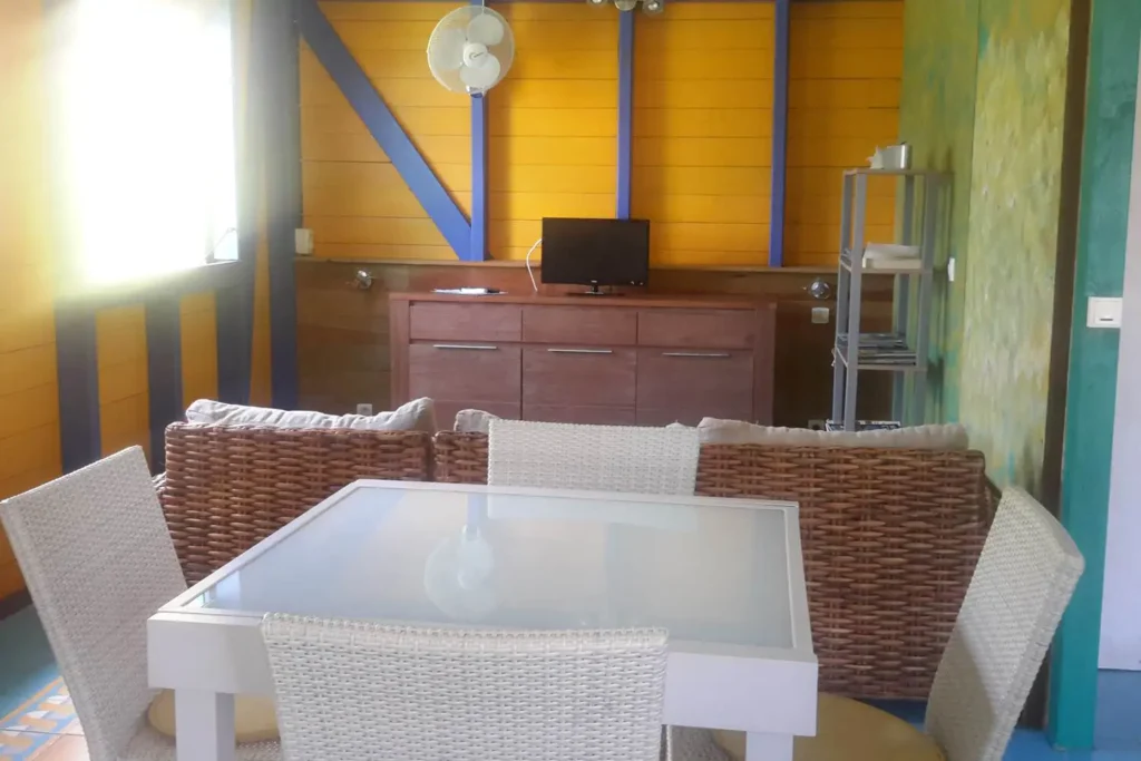 Le séjour de la villa Ti Kaz Habitation Pineau à Deshaies Guadeloupe