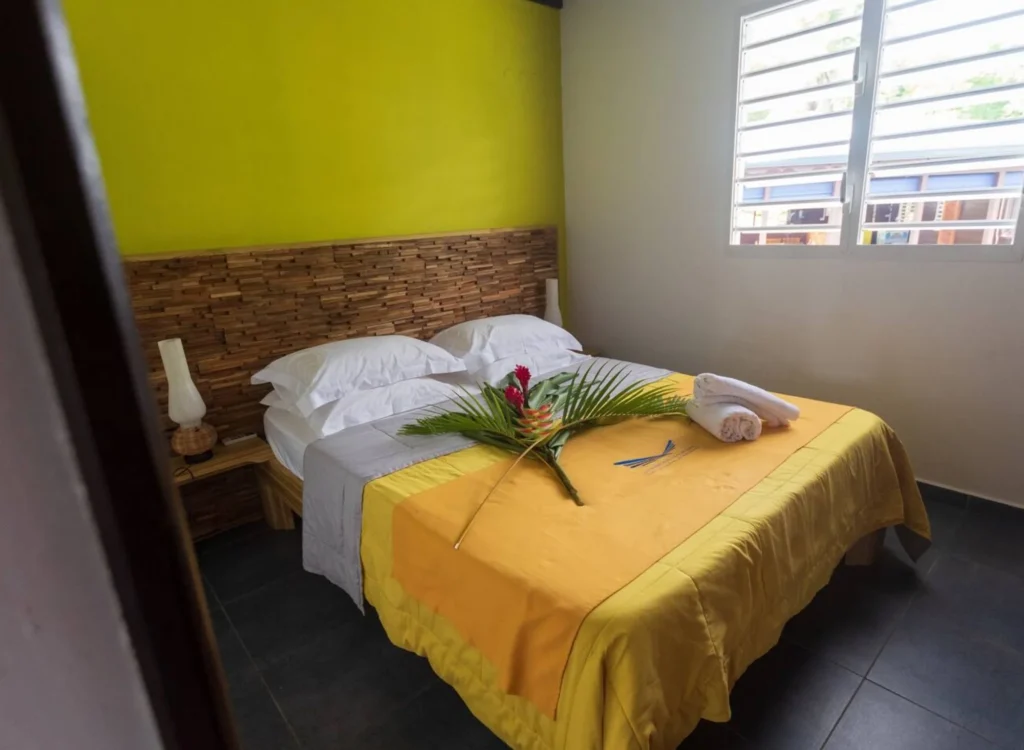 Première chambre du Gîte Hibiscus Le Berceau de Moïse Le Lamentin Guadeloupe