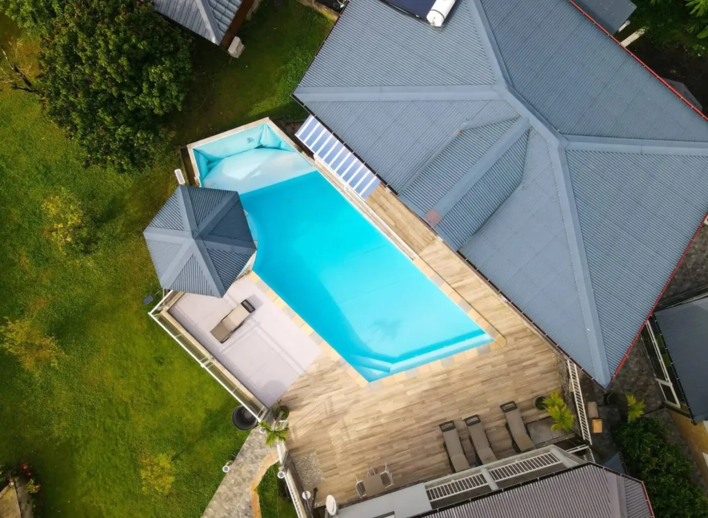 Vue aérienne de la piscine du Domaine du Berceau de Moïse Le Lamentin Guadeloupe