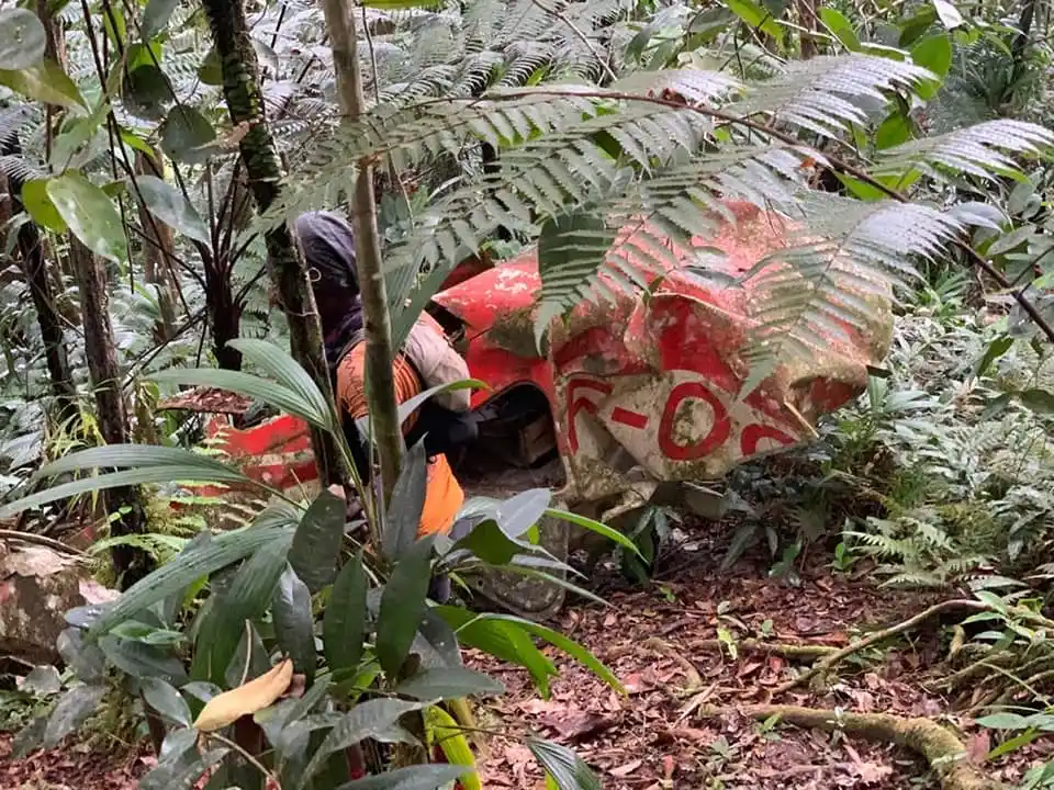 Vestiges du Cessna crashé sur la commune de Sainte-Rose Guadeloupe