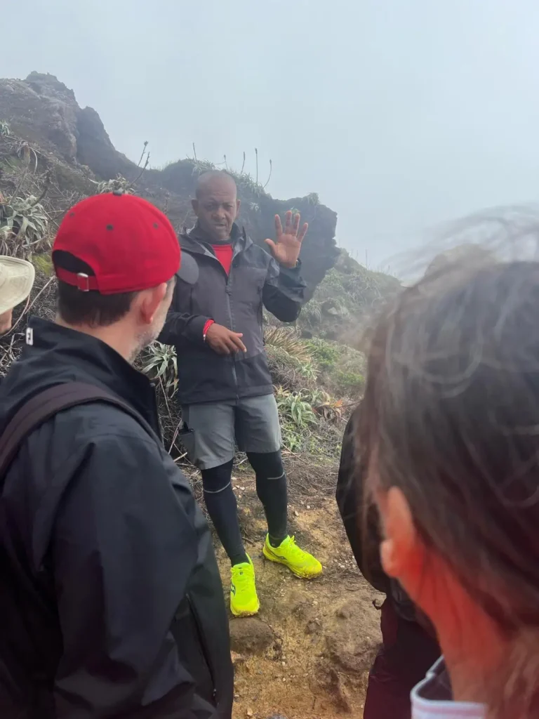 Yvan de GwadaExplo qui explique la géologie de la Guadeloupe