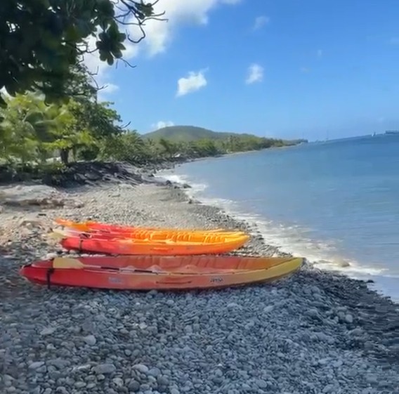 Canoë Kayak sur la plage de Bouillante avec Kristal Kayak Guadeloupe