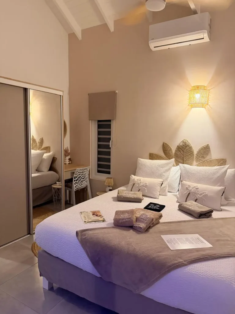 Chambre climatisée et avec brasseur d'air Filao Cottage à Sainte-Rose Guadeloupe