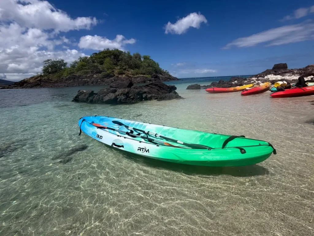 Les Kayaks prêts pour l'excursion dans la réserve Cousteau Kristal Kayak à Bouillante Guadeloupe