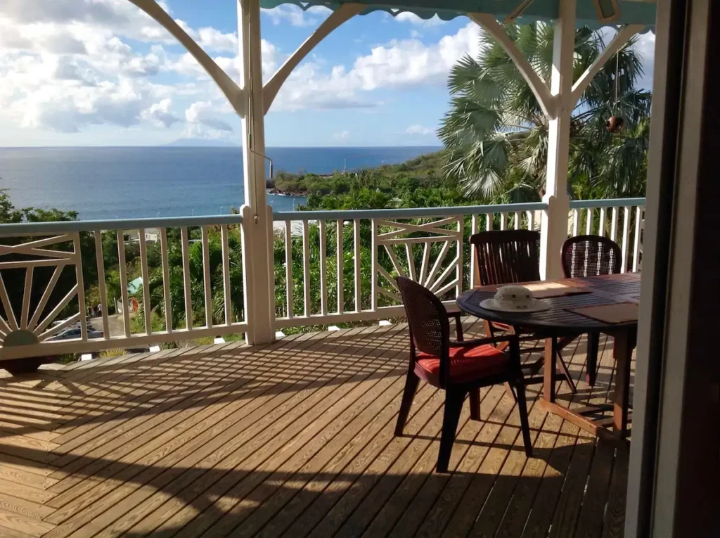 Vue panoramique depuis la terrasse Villa Créole à Deshaies Guadeloupe