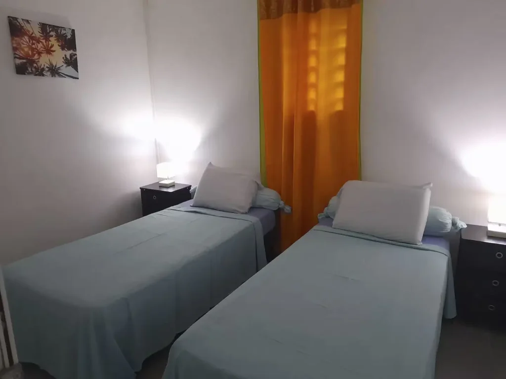 La deuxième chambre modulable à la Maison des Cocotiers à Sainte-Rose Guadeloupe
