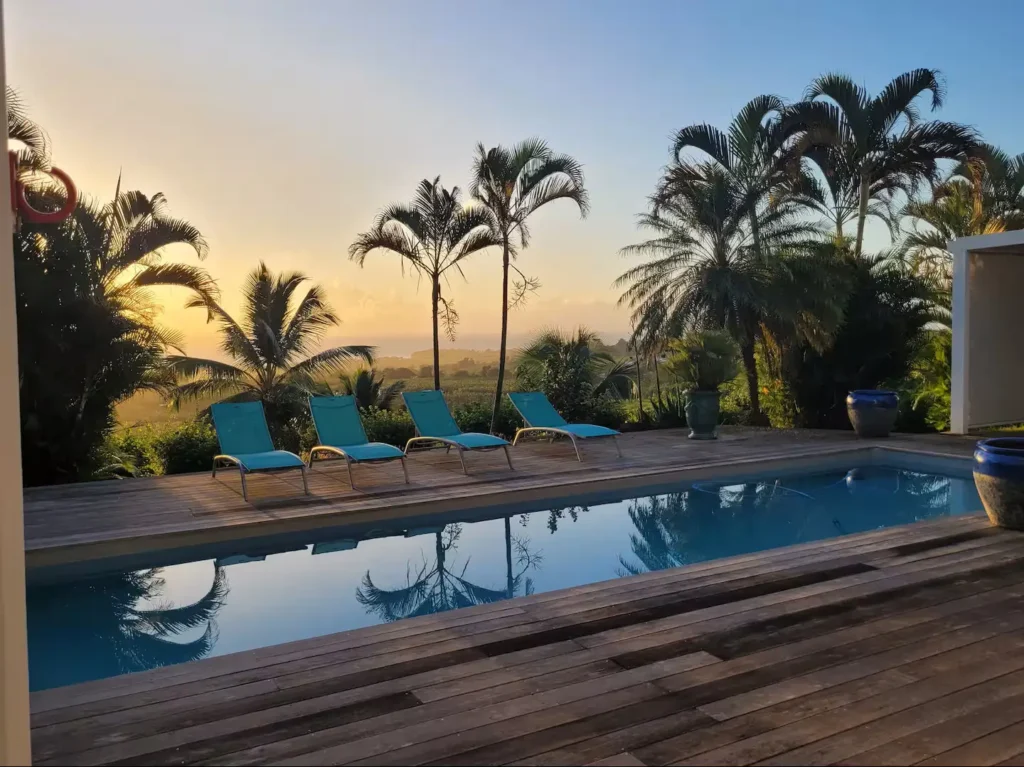 La piscine en soirée Habitation Tara Capesterre Belle-Eau Guadeloupe
